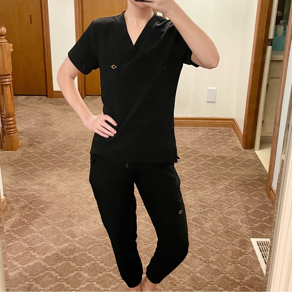 Luuna Astra Scrub Top